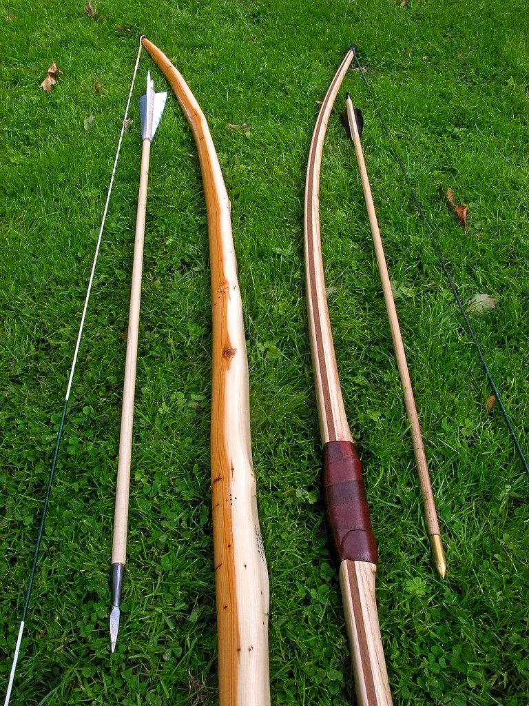 R0012170 115lb Italian yew English warbow compared to an E… Flickr