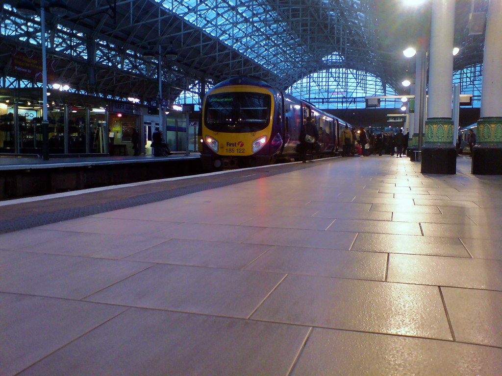 Class 185 TPE Piccadilly TransPennine Express 185122 sits … Flickr