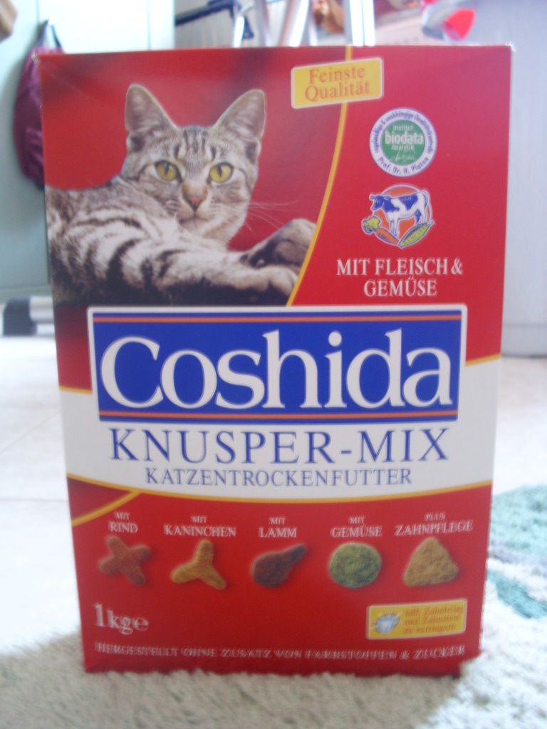coshida yummy yummy cat food ;) Julia Flickr