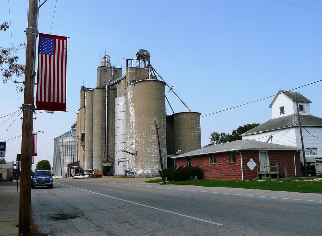 Sadorus, IL Grain Elevators Sadorus is a town of 1000 peop… Flickr