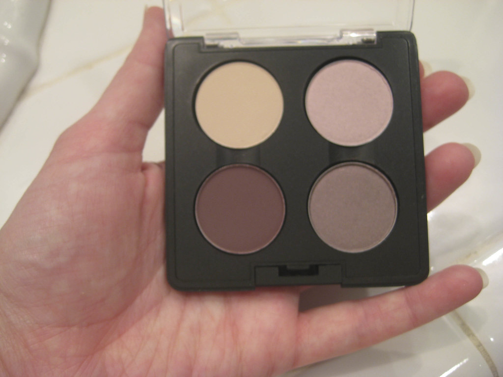 MAC eyeshadow quad I love these MAC eyeshadow quads where … Flickr