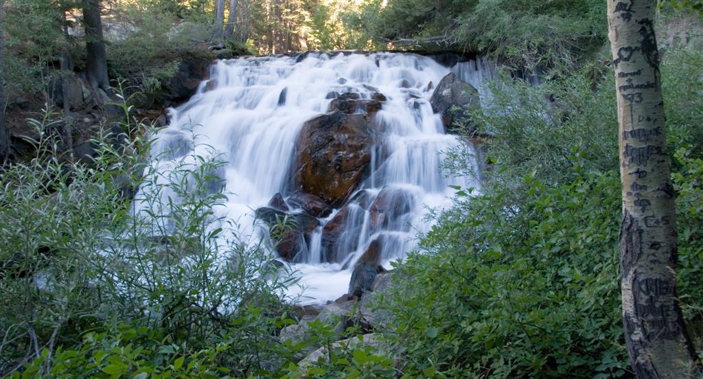 Big Bend Falls Falls near Big Bend campground, Lee Vining … Flickr