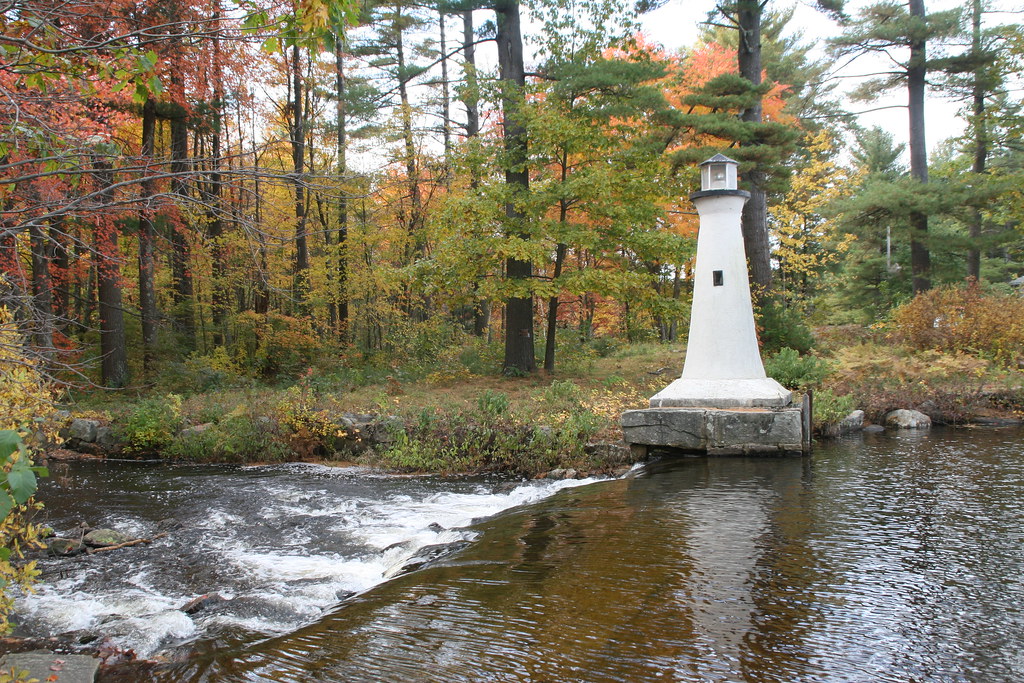 2008_10_13_brooklinenh_12 The lighthouse at the falls whe… Flickr