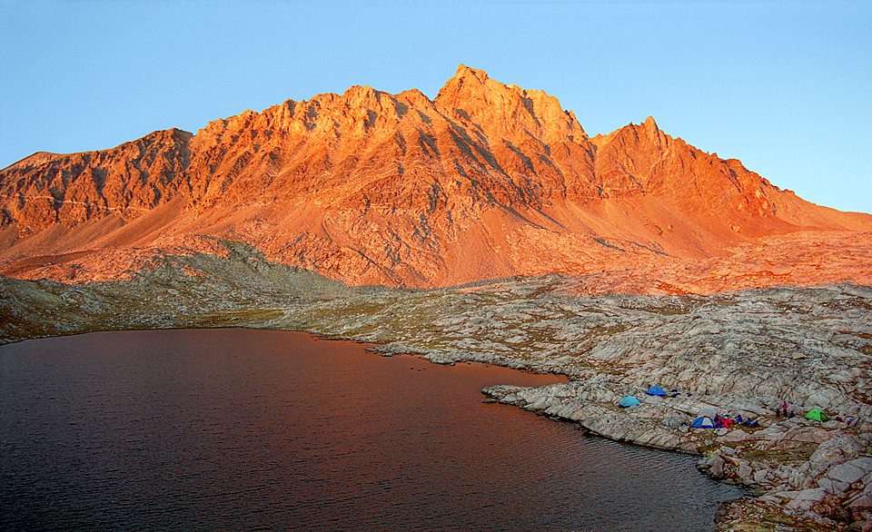 Humphreys Lake, Mt Humphreys (13,986 ft) At the base of th… Flickr