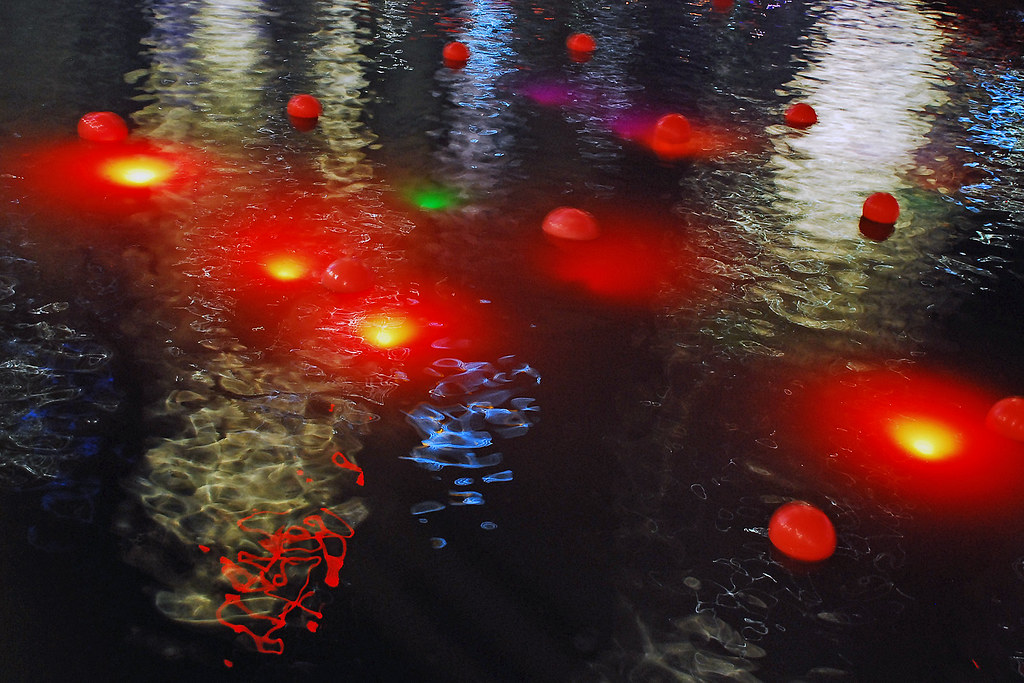 Underwater Lights Some of the floats along the Singapore R… Flickr