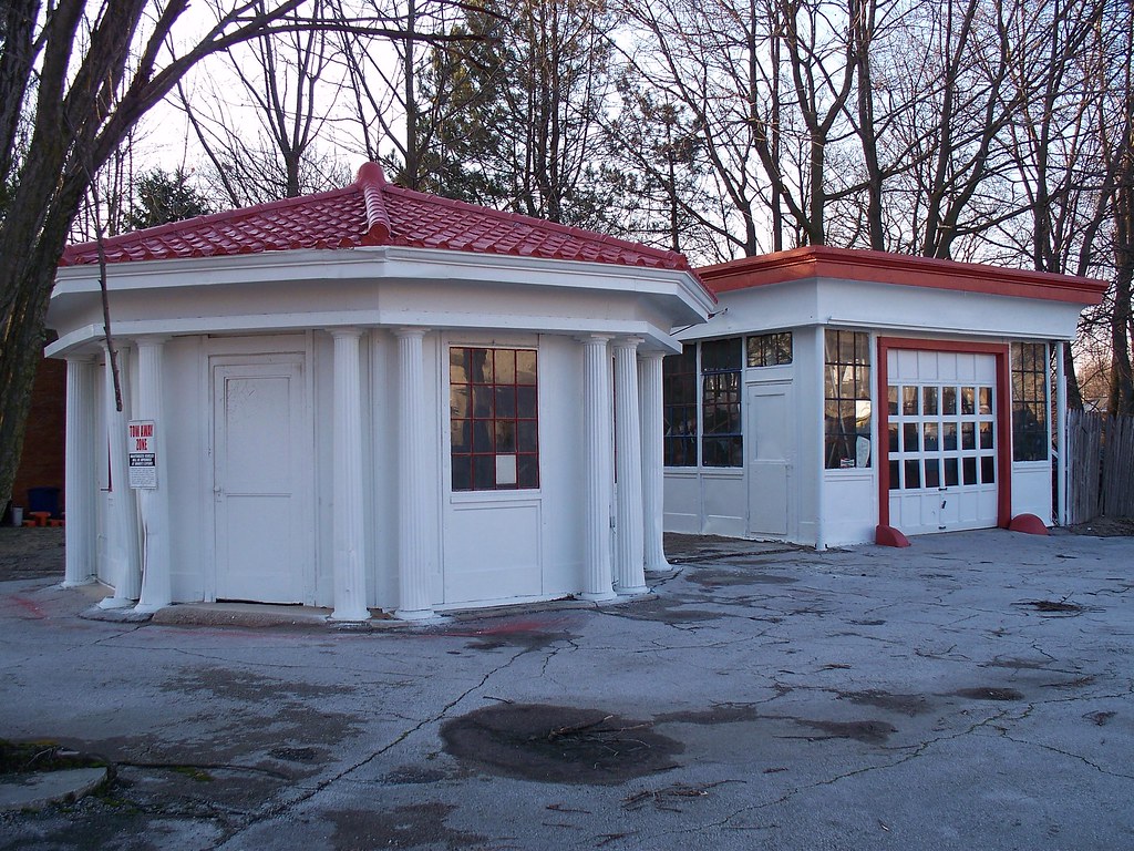 OH Delaware Gas Station Old octagonal gas station in Del… Flickr