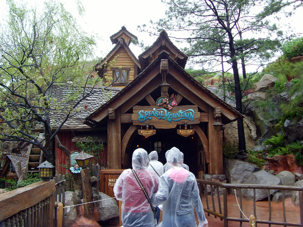 Disneyland Splash Mountain Entrance
