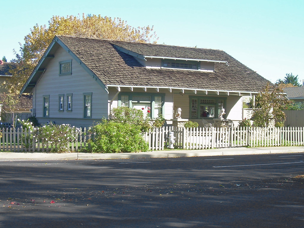 Craftsman House Mountain View, California. David Sawyer Flickr