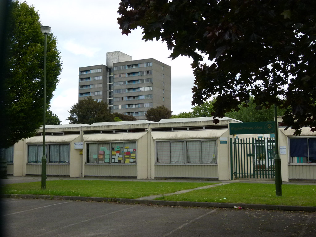 Wingfield School Kidbrooke Dwarfed by one of the soon to… Flickr