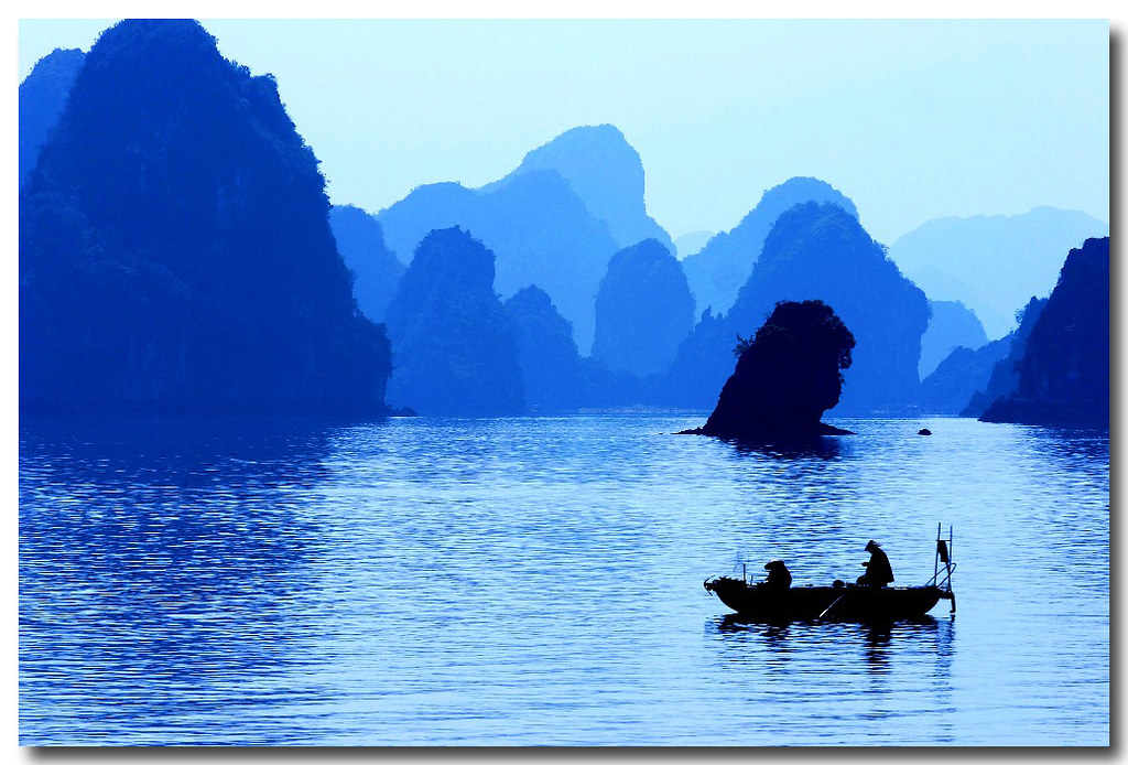 Vietnam Baie d' Halong View On Black WIKIPEDIA La baie de … Flickr