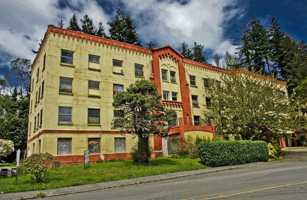 Old hospital in Coos Bay, Oregon DSC05793 Built in 1925… Flickr