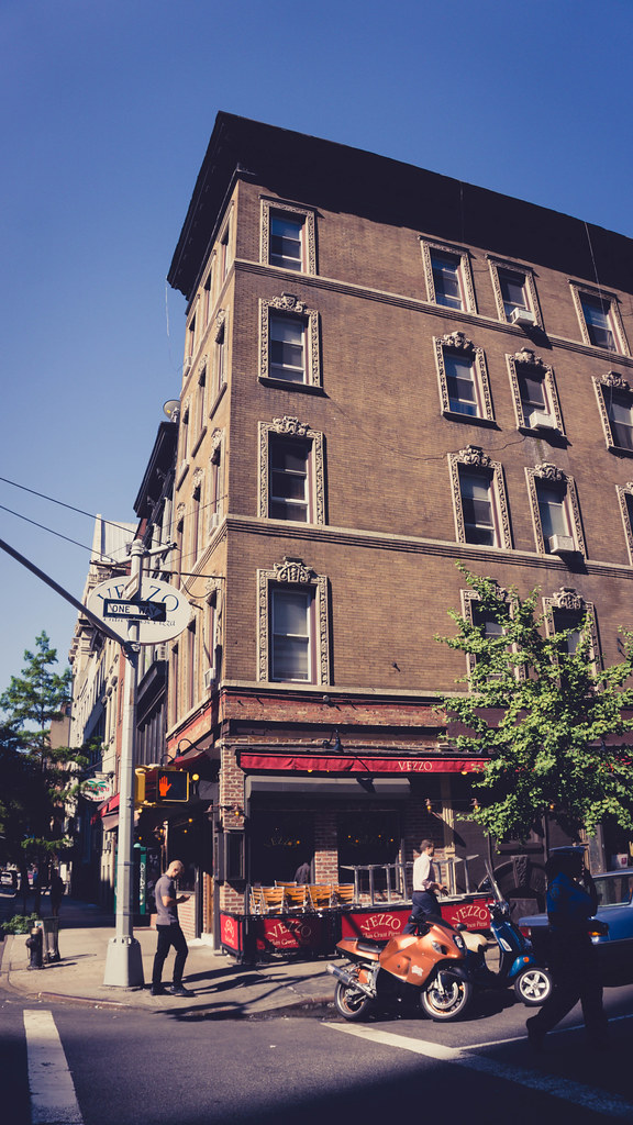 Rose Hill apartment building, Vezzo Pizza, Lexington Avenu… Flickr