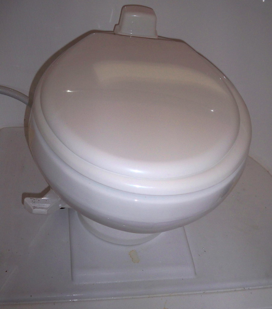 Oliver Porcelain Throne A porcelain toilet is now standa… Flickr