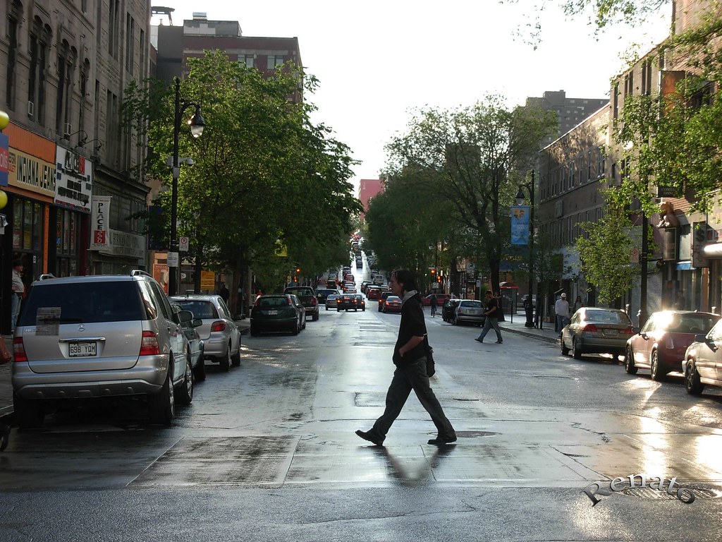 Montreal rue StLaurent 008 [1600x1200] RenatoSosua Flickr