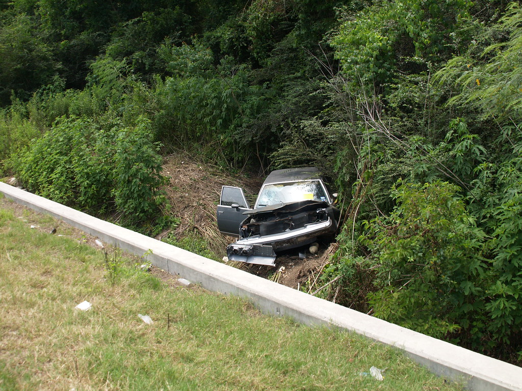 Mount Belvieu Texas Crashed Car In Ditch 2008 P7011293 Flickr