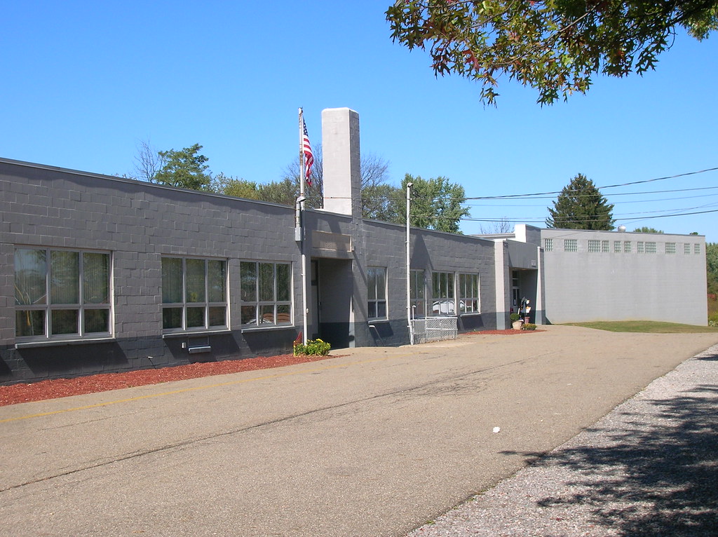 Bantam Ridge School (1955)Wintersville, Ohio Aaron Turner Flickr