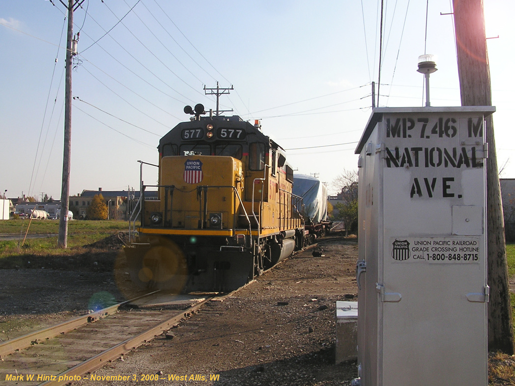 UP Waukesha Job 11/03/2008 UP 577 shoves a pair of loaded … Flickr