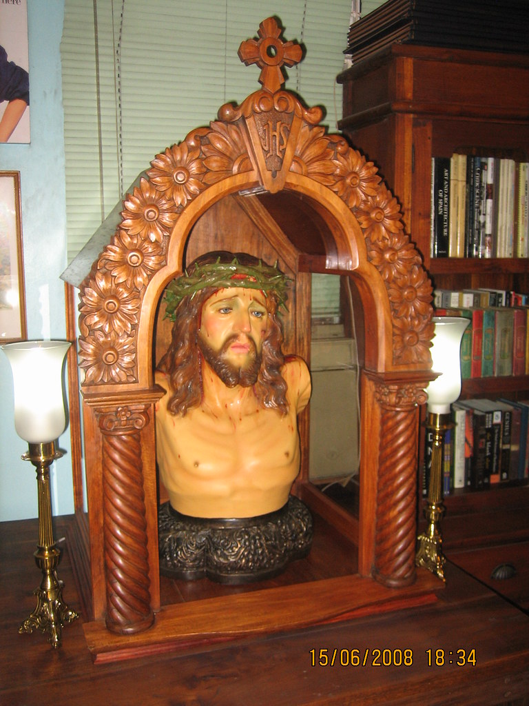Bust of Christ of the Passion A bust of Christ of the Pass… Flickr