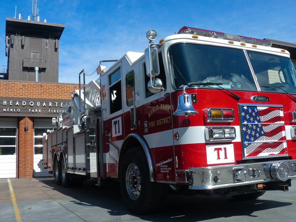 Menlo Park Fire District Headquarters Ladder truck sitting… Flickr