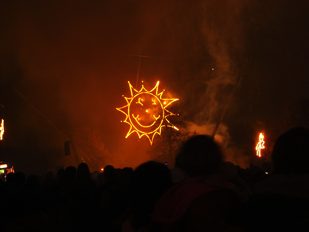 Guy Fawkes Day, Victoria Park, 2008 Shin Yoo Flickr