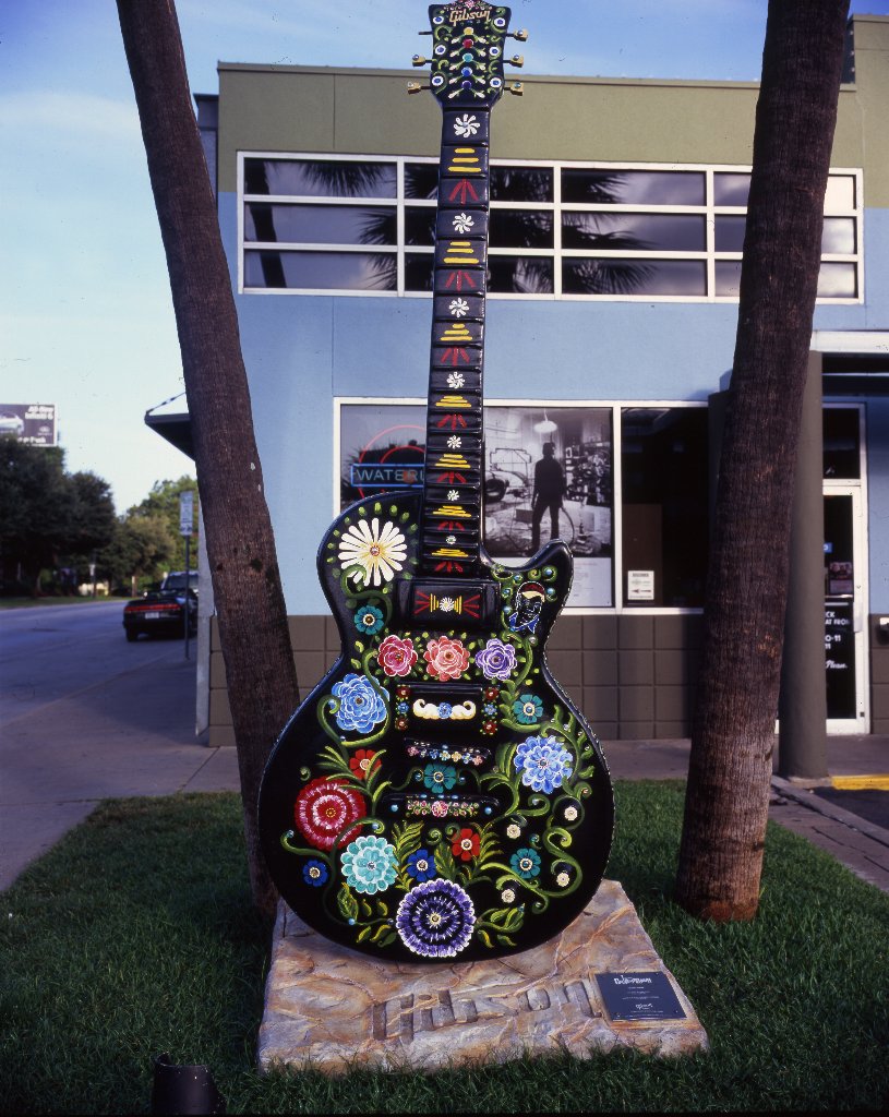 Austin Guitar Town Sculpture One of several temporary guit… Flickr