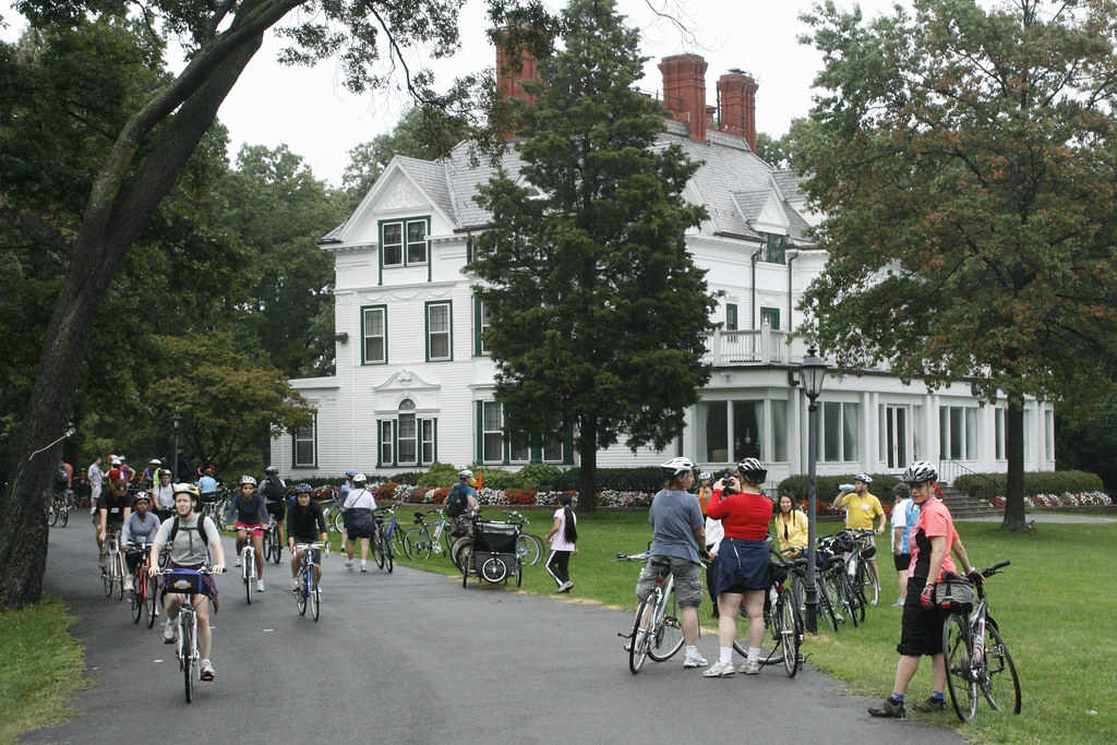 Twin Oaks Estate (front) Photo Usage / May 2010 www.welove… Flickr