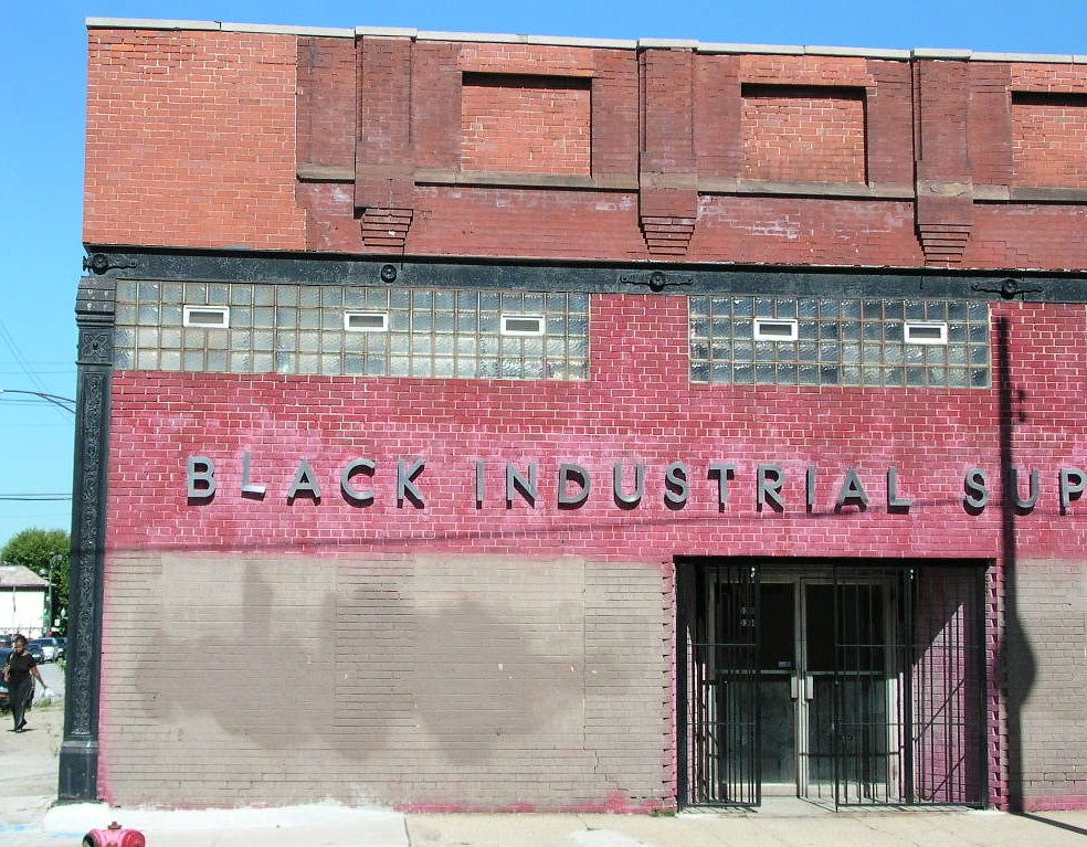 Black Industrial Sup(ply) NE corner of Brandon and 92nd St… Flickr