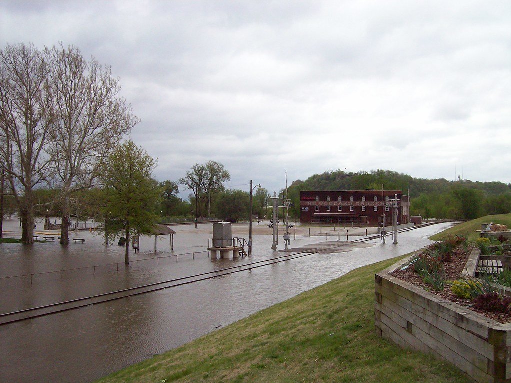 Hannibal, MO Mississippi River Flood River side of levee… Flickr