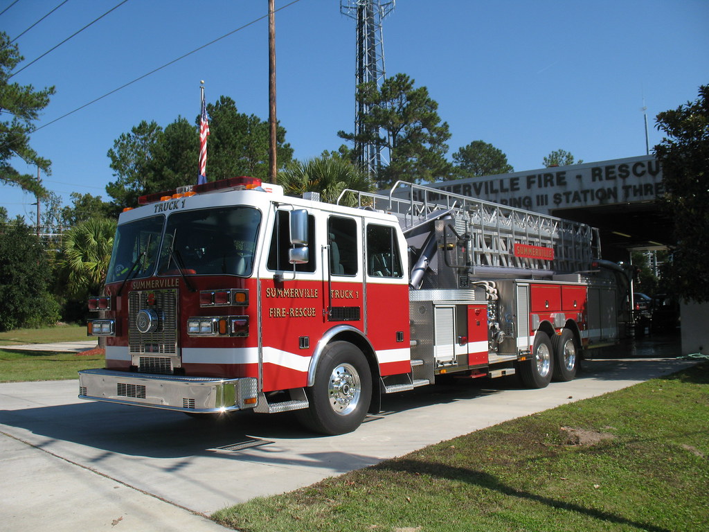 Summerville, SC Fire & Rescue Sutphen Fire Apparatus 100' Aerial