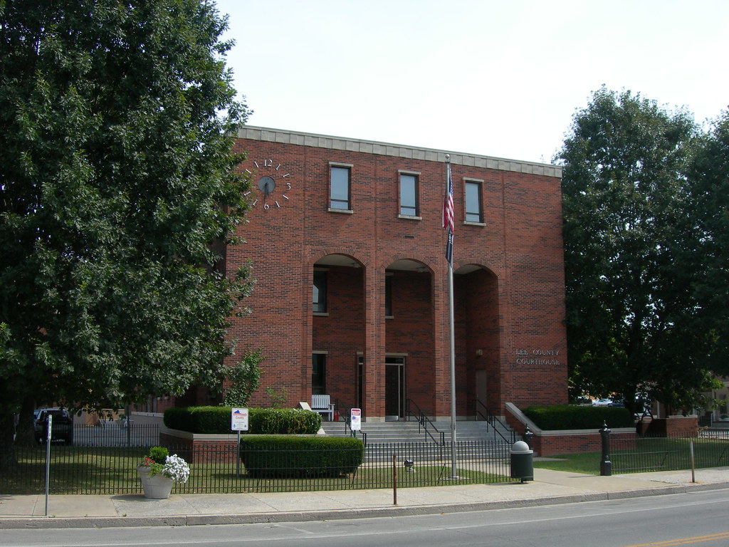 Lee County Court House Beattyville, Kentucky Built in 1976… Flickr