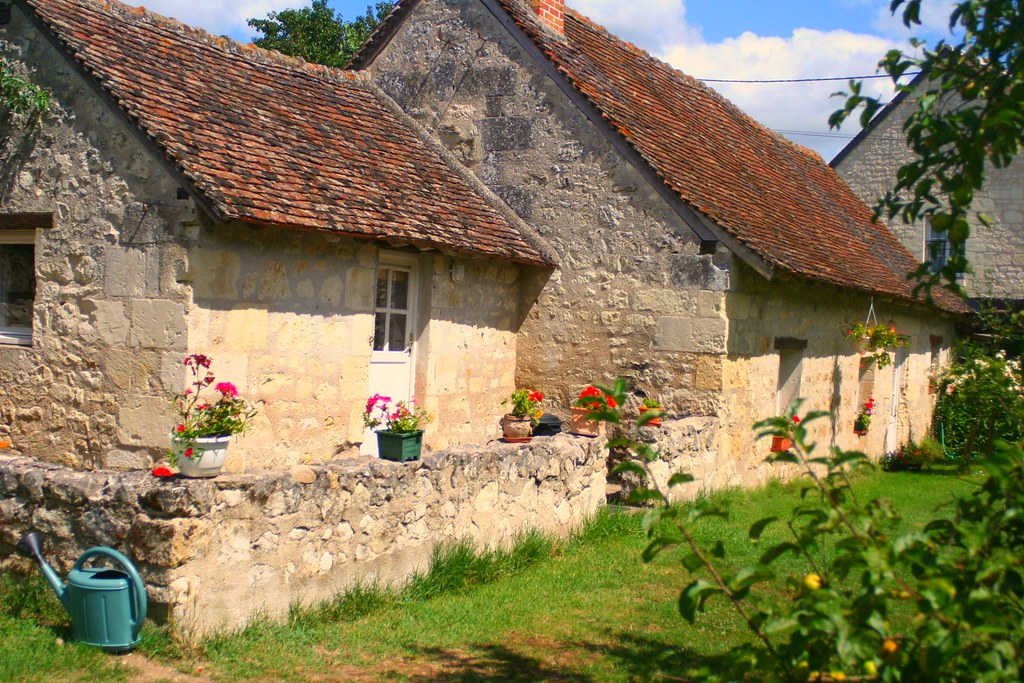 Cottage,Cravant les Coteaux sue Flickr
