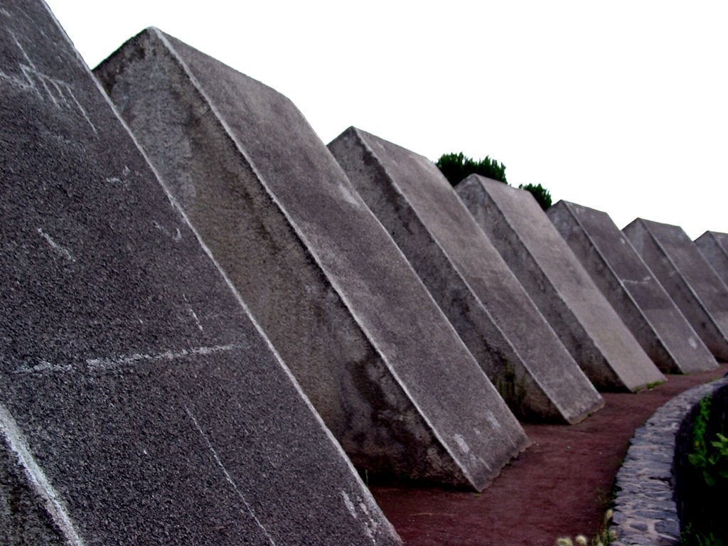 Barrera de piedra Here are more scupltures of stones saul.pavon