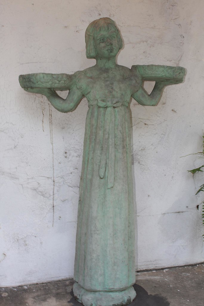 Savannah Bird Girl statue Famous "the Bird Girl" statue th… Flickr