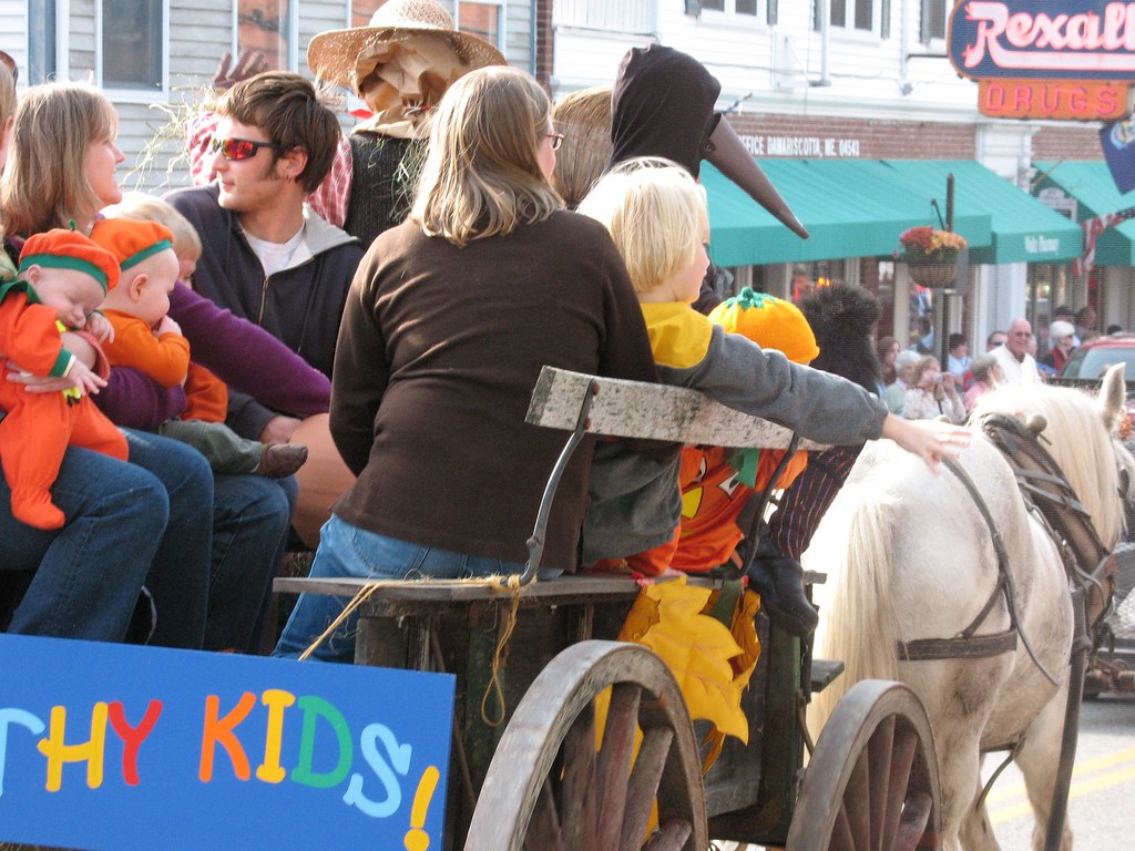 pumpkinfest031 Other parade entrants in the Pumpkin Fest P… Flickr