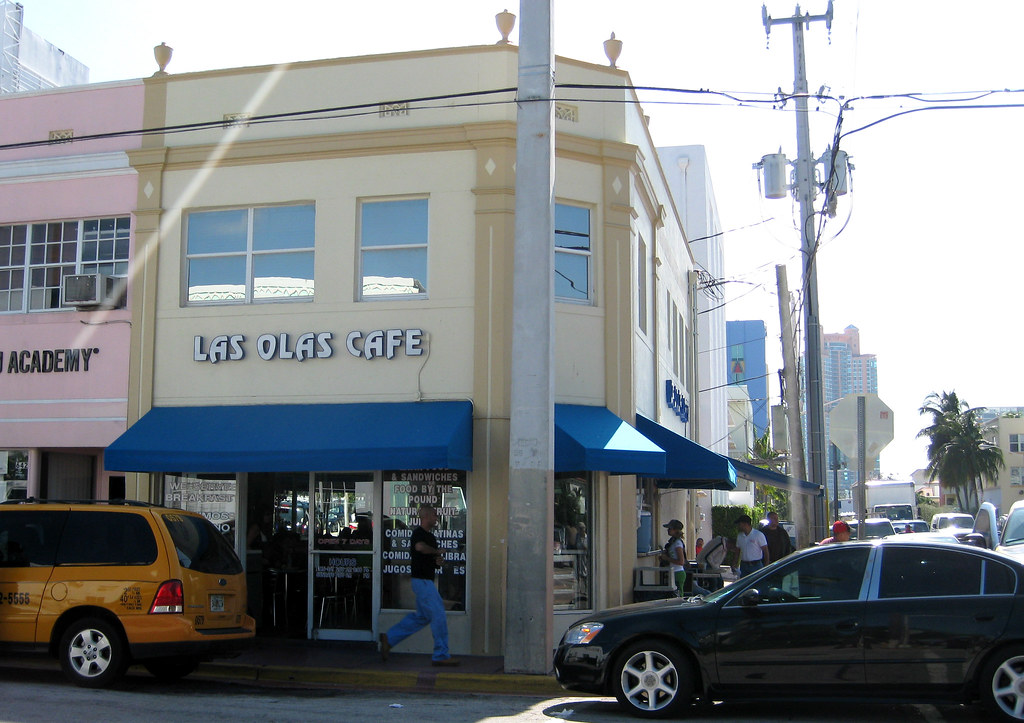 las olas cafe This corner cafe to me by a loca… Flickr