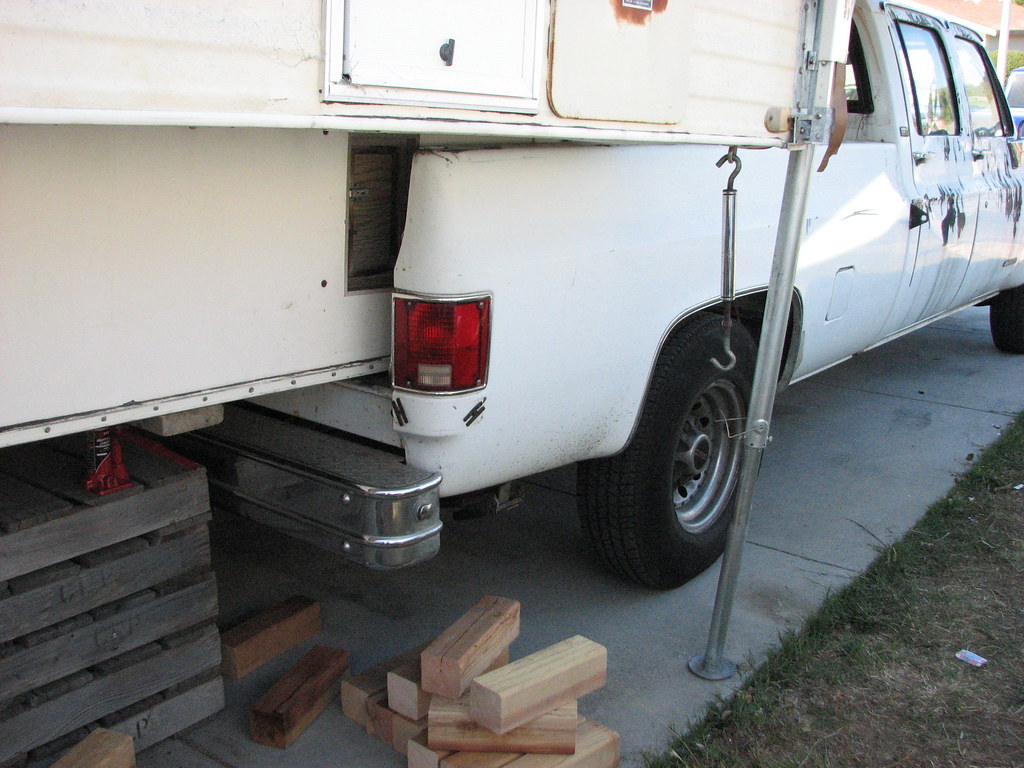 Camper Jack Failure Bottle jacks, shoring and patience got… Flickr