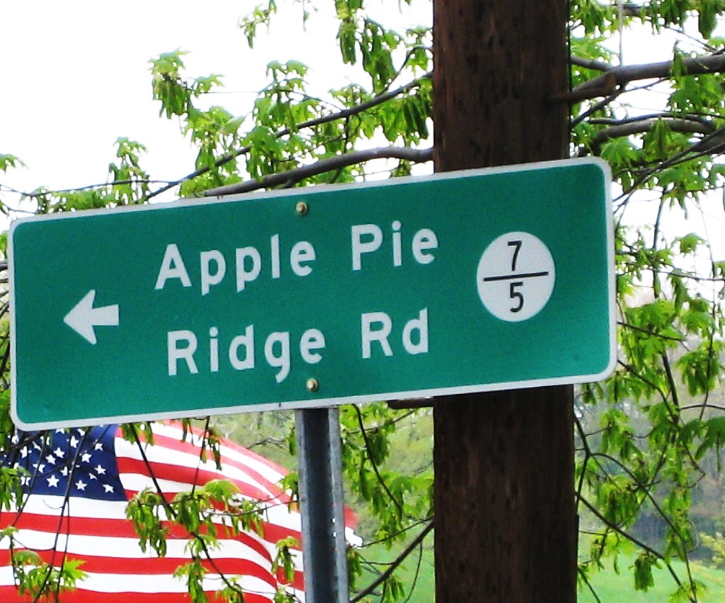 APPLE PIE RIDGE WEST VIRGINIA I came upon this classic Ame… Flickr