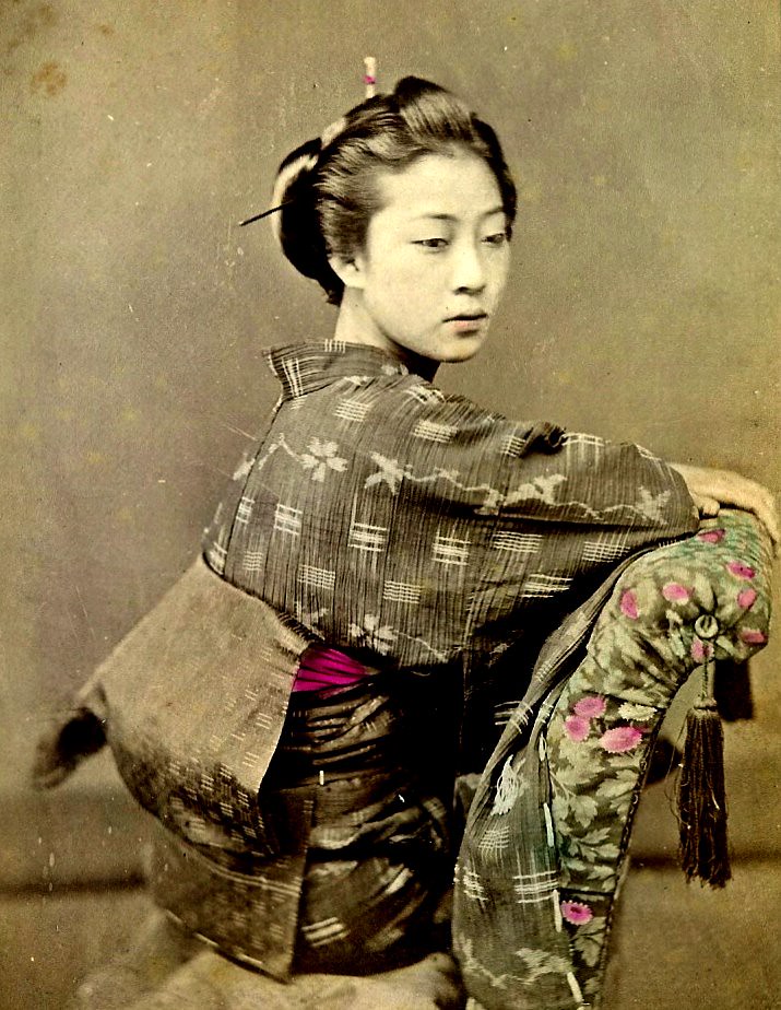 SEATED GEISHA While the Geisha are usually thought of as m… Flickr