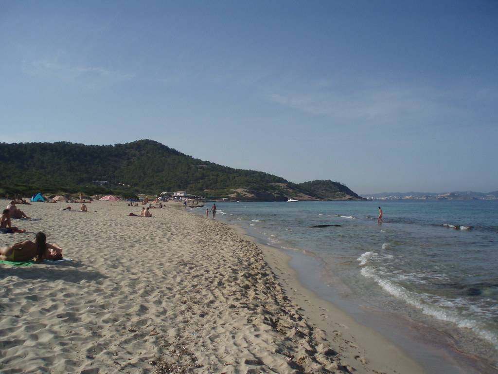 Es cavallet La playa k esta casi pegada a Ses salines, muy… Flickr