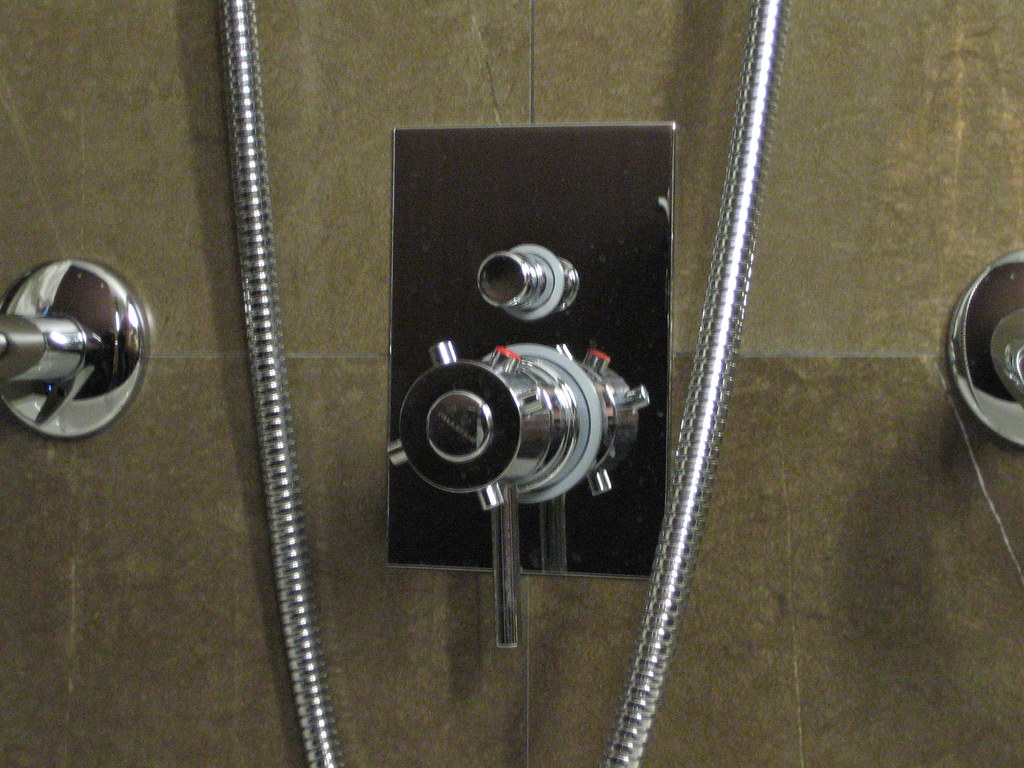 Shower usability FAIL It took me too long to figure out t… Flickr