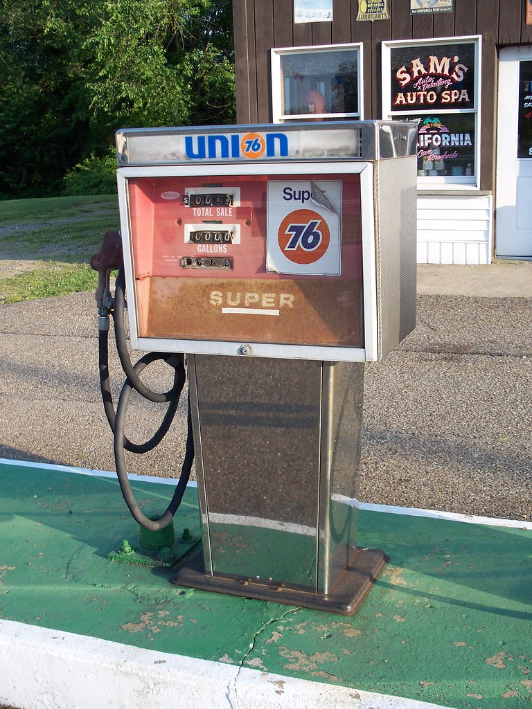 OH East Canton Union 76 Gas Pump 2 An old Union 76 gas p… Flickr