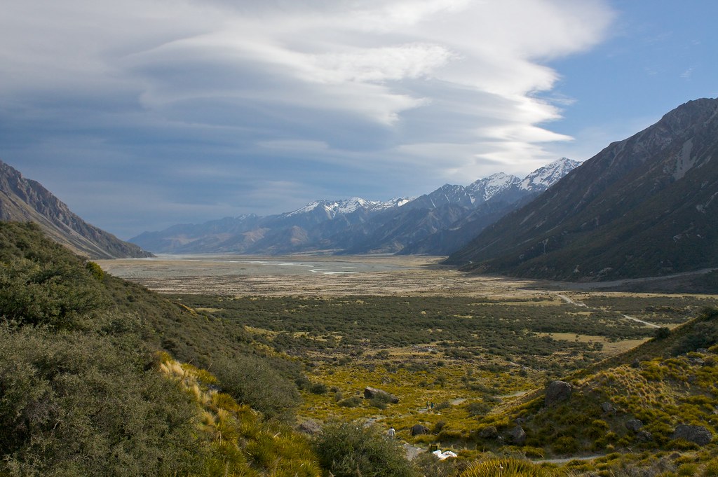 Valley near Mt Cook Valley near Mt Cook David Bakker Flickr