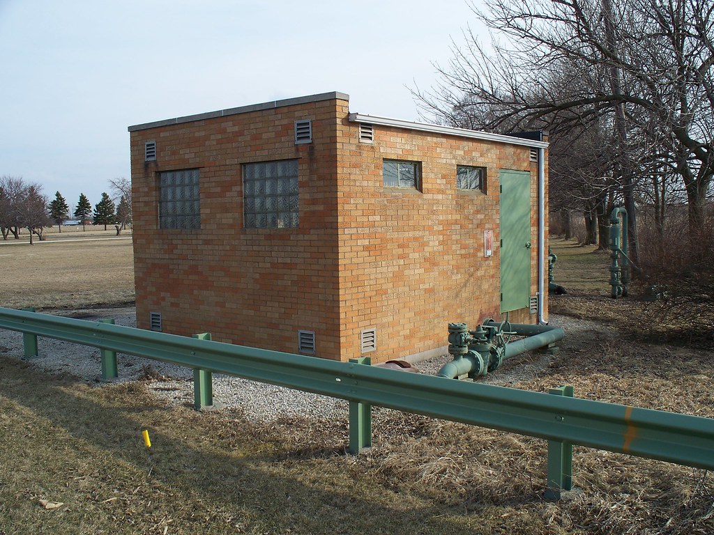 OH Woodville Building 2 Small utility building just east… Flickr