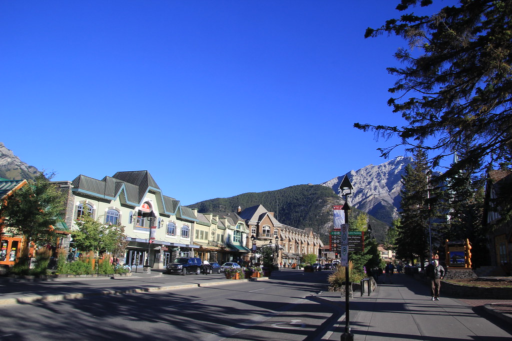 Banff High Street, Alberta, Canada. IMG_4700 Seckington Images Flickr