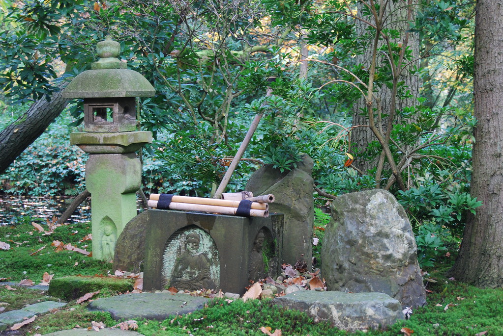 Water well in Japanese garden Clingendael Otomodachi Flickr