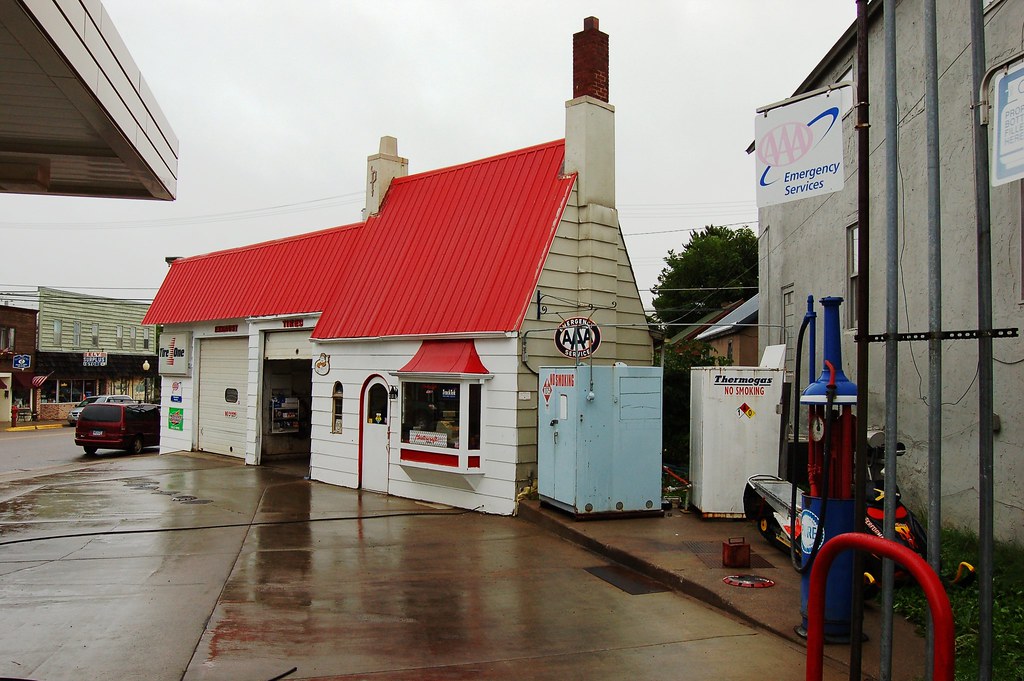 Minnesota, Ely, Former Pure Gas Station (9,019) Pure Oil s… Flickr