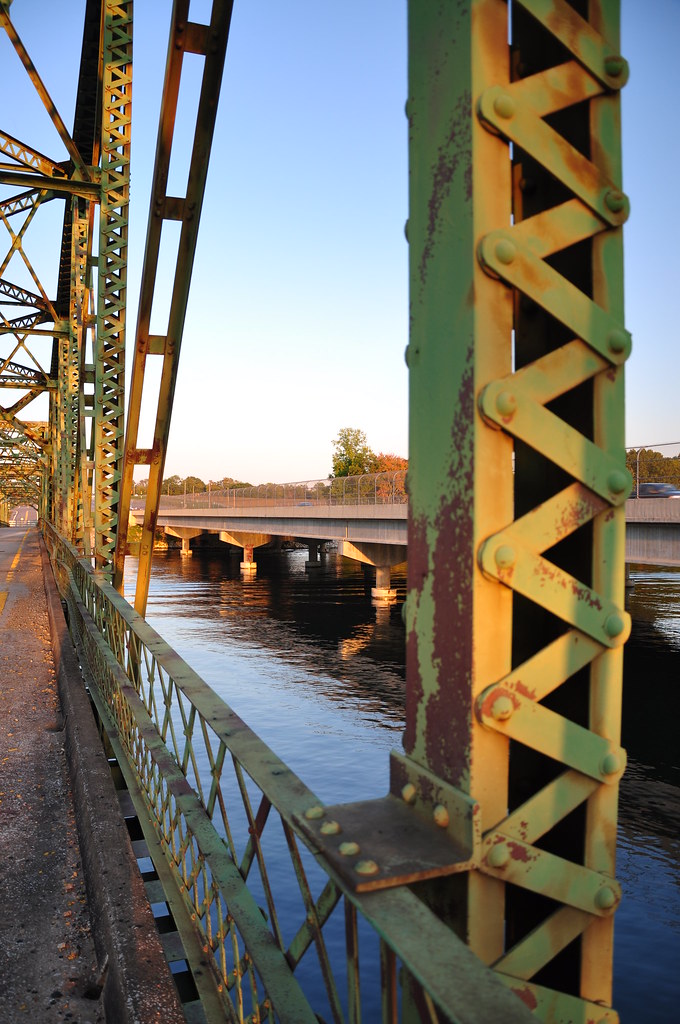 Shoal Creek Bridge Old & New v The new, wider concrete… Flickr