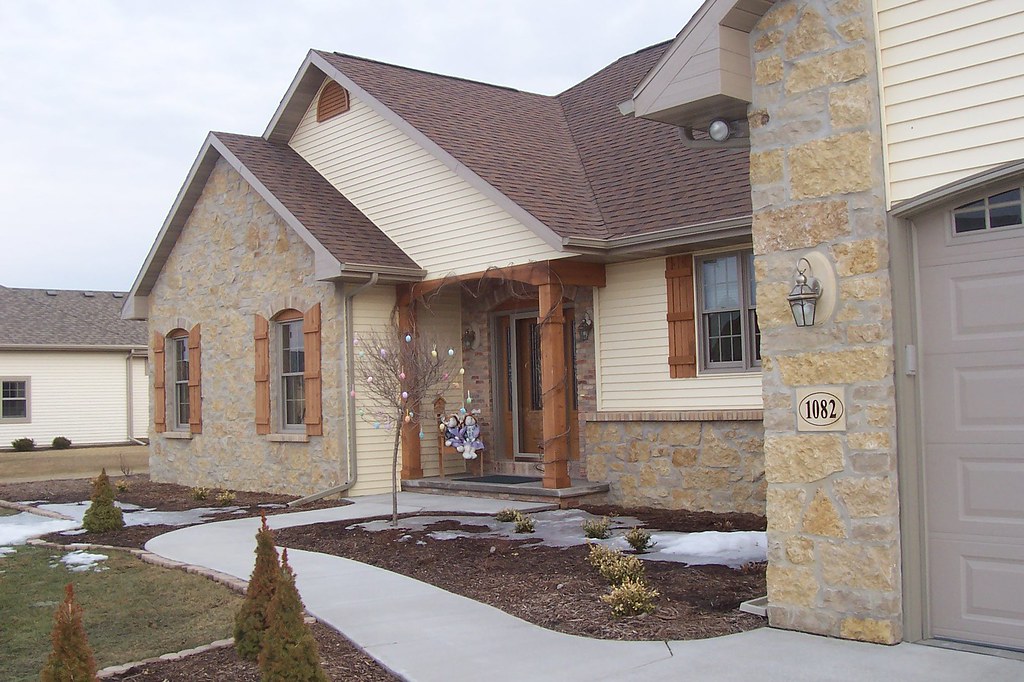 Mill Creek Colonial Blend This home uses Buechel Stone's M… Flickr