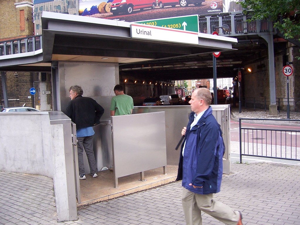 Least private urinals Real Pee Encounters & Experiences PeeFans