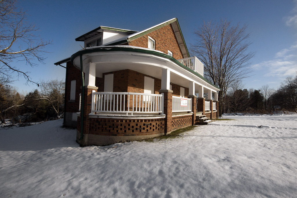 5413 Sideline 30 Altona A beautiful house in Altona. Unc… Flickr